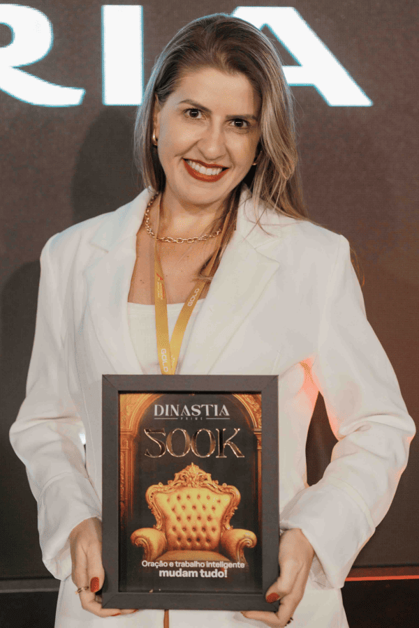 Aluna com a plaquinha de 500K no Acelerador